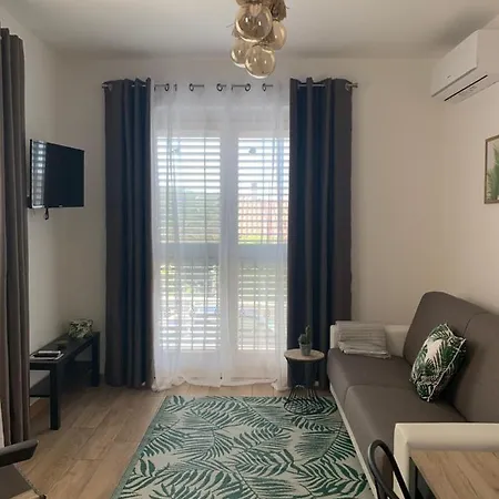 La Brezza Apartment *